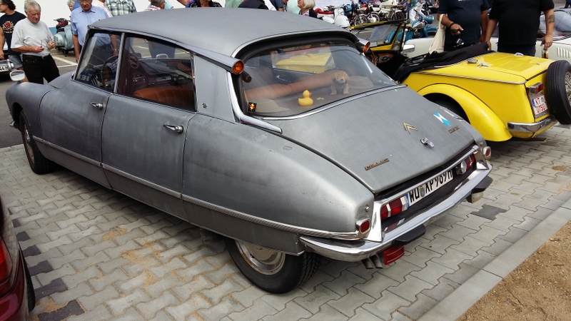 Illustration for article titled Another oldtimer meet photodumpÂ